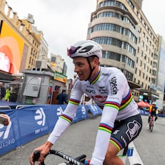 Van der Poel anuncia su calendario de ciclocross con Benidorm de camino al Mundial