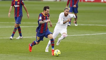 Soccer Football - La Liga Santander - FC Barcelona v Real Madrid - Camp Nou, Barcelona, Spain - October 24, 2020 Barcelona's Lionel Messi in action with Real Madrid's Sergio Ramos REUTERS/Albert Gea