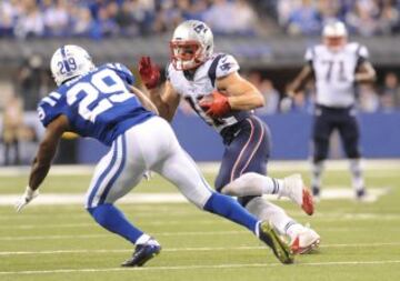 Y en el drive siguiente, Edelman lograr¨ªa el empate al atrapar un pase de 12 yardas de Brady. El WR ser¨ªa el segundo jugador que m¨¢s pases atrap¨® en los Patriots (6 para 50 yardas), y adem¨¢s corri¨® un ¨²nico intento para dos yardas.