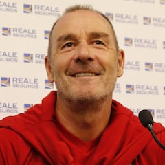 Víctor: "Espero tres o cuatro fichajes en quince días"