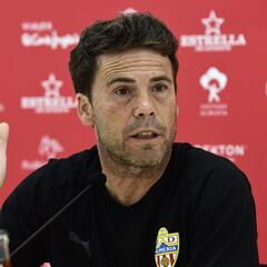 Rubi: "Lo tenemos que hacer rematadamente mal para no ascender"