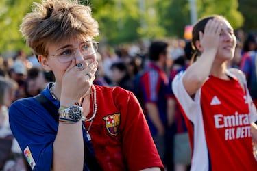 Decepción de los seguidores azulgranas que vieron el encuentro en una pantalla gigante.