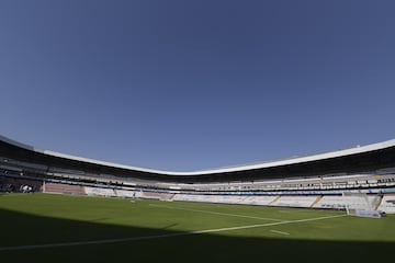 Panorámica del Estadio La Corregidora previo a un juego de Gallos Blancos a puerta cerrada.