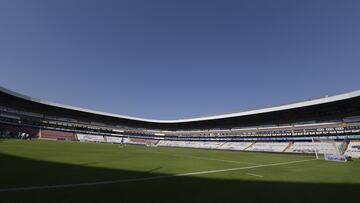 Panorámica del Estadio La Corregidora previo a un juego de Gallos Blancos a puerta cerrada.