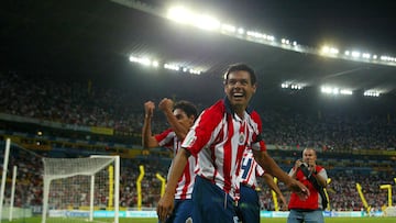 FUTBOL MEXICANO APERTURA 2003 
MEXSPORT DIGITAL IMAGE 
15 November 2003:  Action photo of Joel Sanchez of Chivas of Guadalajara,celebrating the victory against Atlas,during the game of the week 18 of the Mexican SoccerGuadalajara won 1-0./Foto en accion de Joel Sanchez del Chivas del Guadalajara,celebrando la victoria ante Atlas durante el juego de la semana 18 del Futbol,Guadalajara gano 1-0. Mexicano.MEXSPORT/VICTOR STRAFFON