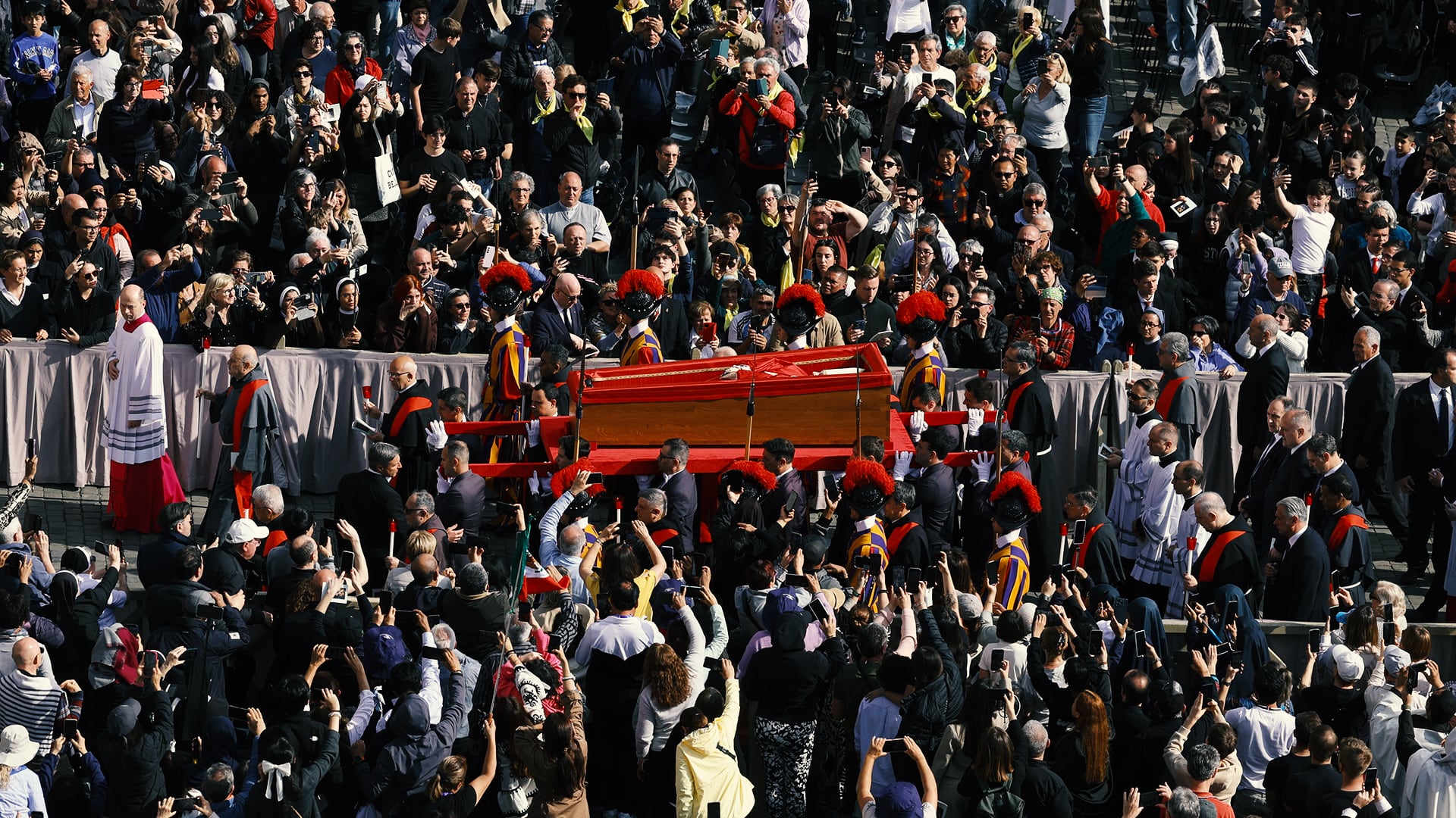 El papa Francisco regresa a la Basílica de San Pedro