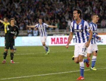 Alegria de Xabi Prieto jugador de la Real Sociedad celebrando el gol 1-2