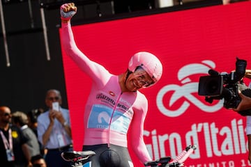 Richard Carapaz ya es un Grande del ciclismo. El ecuatoriano ha ganado la primera Gran Vuelta de su carrera deportiva tras subir a lo más alto del podio en el Giro de Italia 2019.