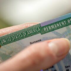 ¿Puede el gobierno de Trump deportar inmigrantes con Green Card? Estas razones te pueden hacer perder la residencia