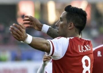 El paraguayo Lucas Barrios fue uno de los goleadores de la primera fase. 