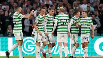 Soccer Football - Europa League - Third Qualifying Round - Second Leg - Celtic v FK Jablonec - Celtic Park, Glasgow, Scotland, Britain - August 12, 2021 Celtic&#039;s David Turnbull celebrates scoring their second goal with teammates REUTERS/Scott Heppell