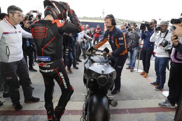 El piloto nacido en Palma de Mallorca ha pasado su primer día con el equipo Repsol Honda junto a su nuevo compañero Marc Márquez. El hecho se ha producido en los entrenamientos realizados en Valencia.