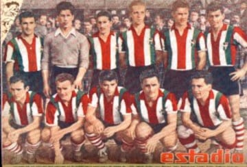 Palestino campeón 1955. Arriba de izquierda a derecha: Mario Ortiz, José Donoso, Julio Baldovinos, Sergio Goyti, Rodolfo Almeyda y Juan Toro. Abajo: Osvaldo Pérez, Roberto Coll, José Manuel López, José Fernández y Guillermo Díaz.