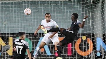 Soccer Football - Champions League - Group D - Sheriff Tiraspol v Shakhtar Donetsk - Bolshaya Sportivnaya Arena, Tiraspol, Moldova - September 15, 2021 Sheriff Tiraspol&#039;s Adama Traore scores their first goal REUTERS/Gleb Garanich