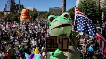 Al grito de “No King” protesta gente en Santa Mónica contra Trump