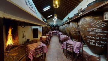 Mesón Cuevas del Vino: el restaurante más emblemático de Chinchón con las mayores cuevas subterráneas del sur de Madrid