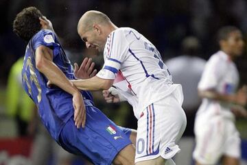 La jugada que marcó la final del Mundial. Zidane es expulsado tras el cabezazo propinado a Materazzi.