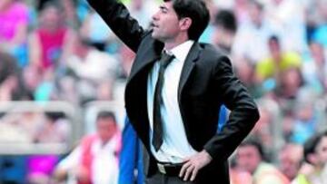 <b>¡FICHAJES! </b>Marcelino, en un partido de la pasada campaña, espera la llegada de refuerzos defensivos.