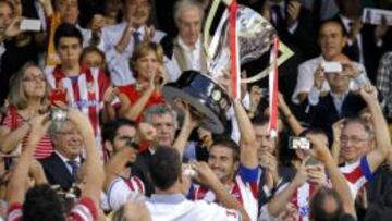 El Atlético recibe el trofeo de la Liga en el Vicente Calderón