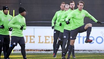 El delantero suizo del PSV, Luuk de Jong, durante un entrenamiento del equipo en Eindhoven.