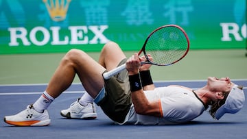 Zizou Bergs celebra la victoria ante Gabriel Diallo.