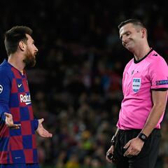 Michael Oliver, árbitro del Barça-PSG