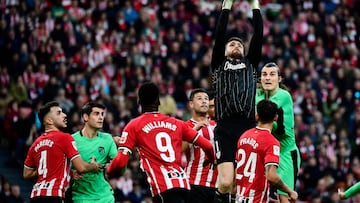 Athletic Bilbao's Spanish goalkeeper #01 Unai Simon jumps to make a save during the Spanish league football match between Athletic Club Bilbao and Club Atletico de Madrid at the San Mames stadium in Bilbao on December 16, 2023. (Photo by ANDER GILLENEA / AFP)