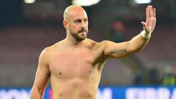 Pepe Reina, durante un partido del N&aacute;poles