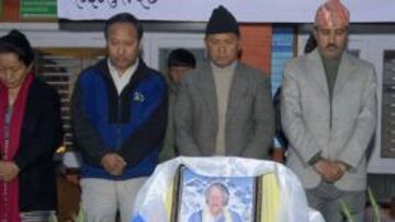 <b>HOMENAJE. </b>En Nepal se homenajeó ayer a Sir Edmund Hillary, un gran benefactor para el país en el que encontró la gloria escalando las montañas del Himalaya.