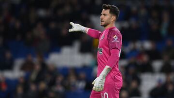 Brentford's Spanish goalkeeper Alvaro Fernandez gestures during the English Premier League football match between Brighton and Hove Albion and Brentford at the American Express Community Stadium in Brighton, southern England on December 26, 2021. (Photo by Glyn KIRK / AFP) / RESTRICTED TO EDITORIAL USE. No use with unauthorized audio, video, data, fixture lists, club/league logos or 'live' services. Online in-match use limited to 120 images. An additional 40 images may be used in extra time. No video emulation. Social media in-match use limited to 120 images. An additional 40 images may be used in extra time. No use in betting publications, games or single club/league/player publications. / 