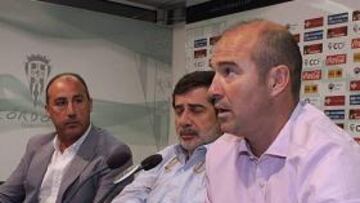 <b>A TOPE. </b>El técnico del Córdoba sueña con luchar por subir.