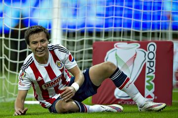 El 'Cubo' trató de llenar el vacío que dejó Javier Hernández, pero le quedó muy grande el saco. Sus mejores momentos los pasó en la MLS con Chivas USA y Houston Dynamo, volvió a la Liga MX, pero ni con Cruz Azul, Pumas y Tijuana pudo sobresalir. 