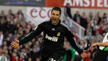 <b>GOLEADOR. </b>Higuaín hizo el domingo el 0-2 ante el Racing.