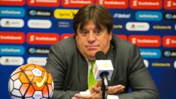 Miguel Herrera en conferencia de prensa durante la Copa Oro