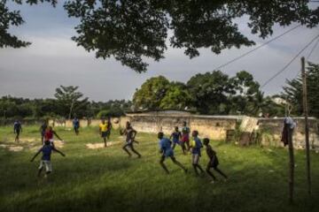 F¨²tbol en Franceville una de las ciudades m¨¢s grandes de Gab¨®n