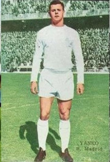 Jugó con el Real Madrid durante dos temporadas 62/63, 63/64, y con el Espanyol la temporada 1970/71.