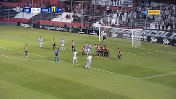 A Iker no le marc¨® el penalti en 2010 pero s¨ª ha sido capaz de esta espectacular falta sin carrerilla