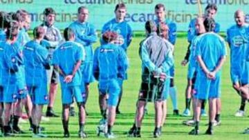 <b>SIN MIEDO. </b>Los jugadores blanquiazules no ven la supuesta superioridad del Sevilla sobre el Depor expresada por Sergio Sánchez.