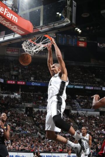 En 2013, Tim Duncan #21 contra los Miami Heat.