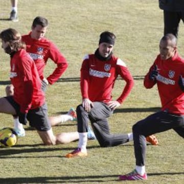 OPTIMISMO. Manquillo, Filipe, Villa y Miranda, en un momento de la sesión de ayer. En el equipo se respira gran optimismo.