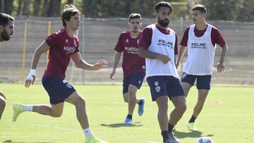 Ivi, en un entrenamiento con el Huesca.