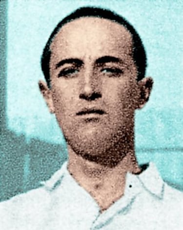 Jugó la temporada 1915-16 en el Real Madrid y entre 1916 y 1924 en el Atlético de Madrid. 