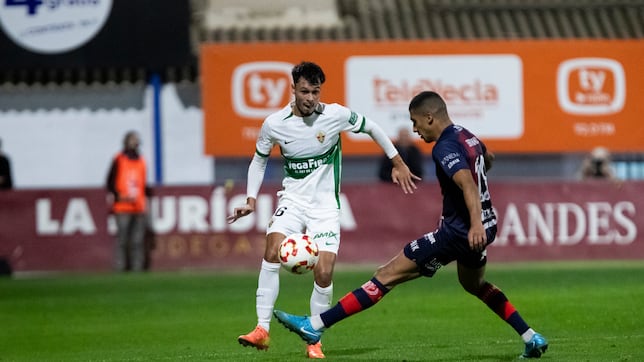 Oficial Rafa Núñez, previa renovación en Elche