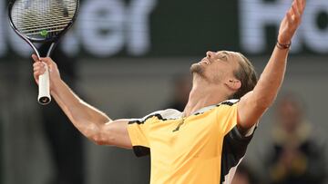 TOPSHOT - Germany's Alexander Zverev celebrates after winning against Denmark's Holger Rune at the end of their men's singles round of sixteen match on Court Philippe-Chatrier on day nine of the French Open tennis tournament at the Roland Garros Complex in Paris on June 4, 2024. (Photo by Bertrand GUAY / AFP)