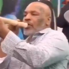 Mike Tyson se fuma un porro gigante de marihuana