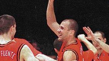 <b>DOS CLÁSICOS.</B> Moncho López recupera para el equipo nacional a Herreros y De la Fuente.