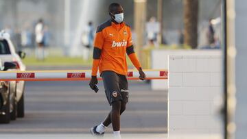 21/11/20 ENTRENAMIENTO DEL  VALENCIA CF
 PARKING
 DIAKHABY