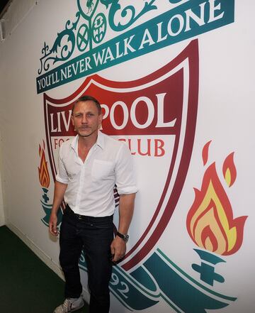 Desde hace ya bastante tiempo, el actor de 007 es fan¨¢tico de el club 'Red' y constantemente acude a los partidos.