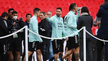 LONDON, ENGLAND - MAY 31: Lionel Messi of Argentina gives a thumbs up during the Argentina Training Session at Wembley Stadium on May 31, 2022 in London, England. (Photo by Justin Setterfield/Getty Images)