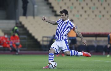 0-1. Mikel Oyarzabal marcó de penalti el primer gol.